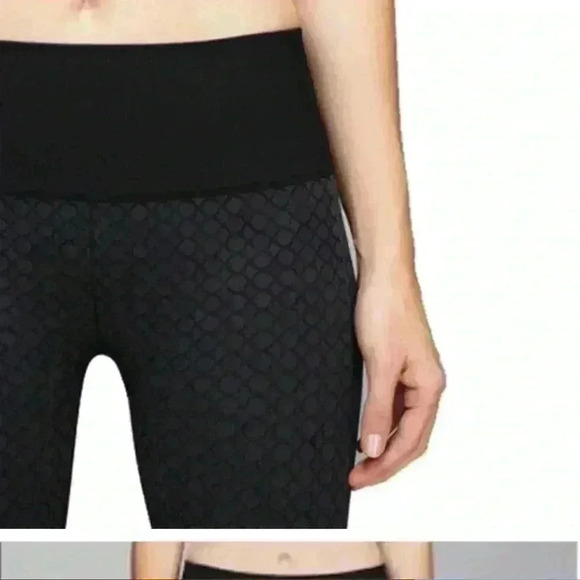 Lululemon In The Flow Crop II - Deep Coal size 6 like new - Picture 4 of 8